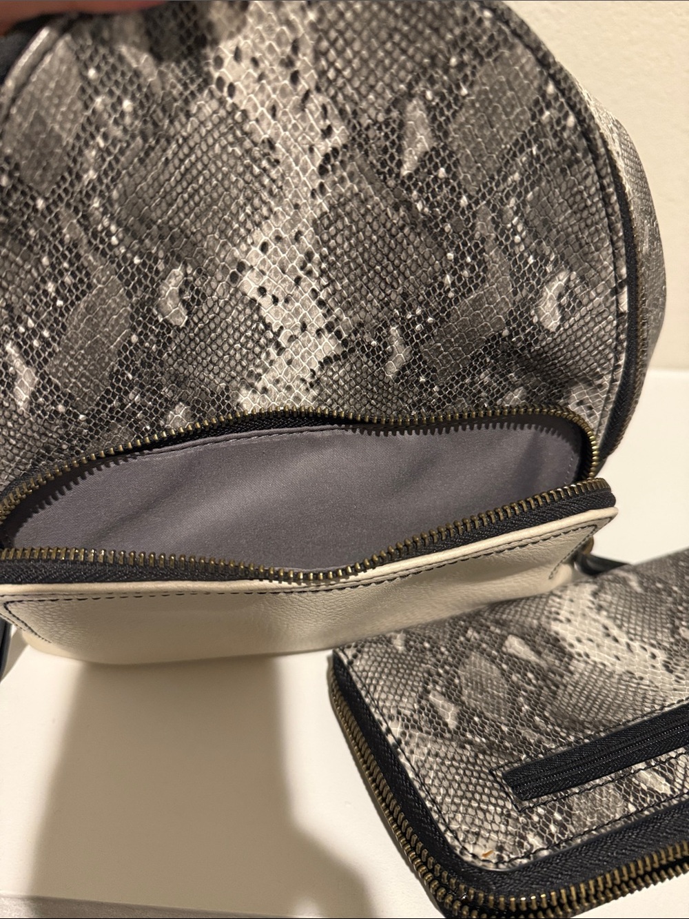 Black and Cream Snake-Print Fossil Backpack Purse with Matching Wallet - Picture 4 of 4